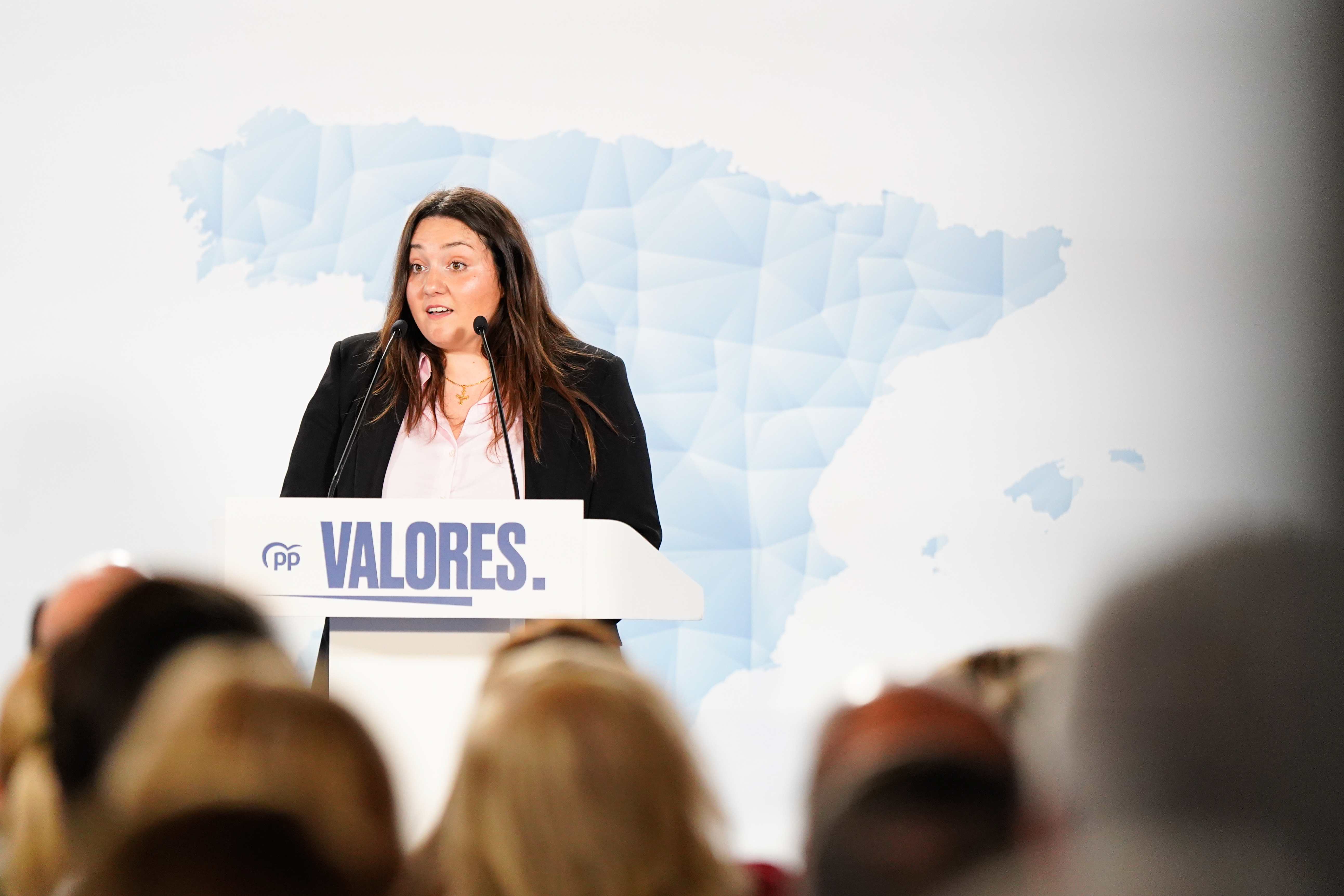 Imagen de Laura Martínez apela al liderazgo de Feijóo y Queipo para devolver el futuro a los jóvenes de Asturias